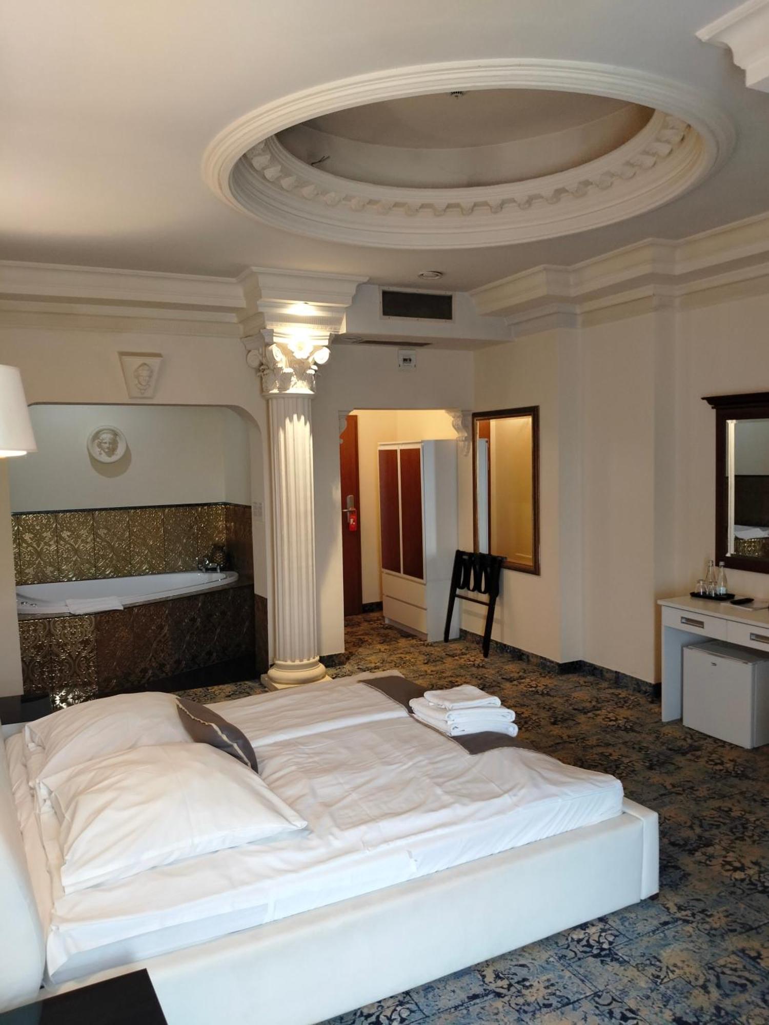 Hotel Venecia Palace Michałowice Eksteriør bilde